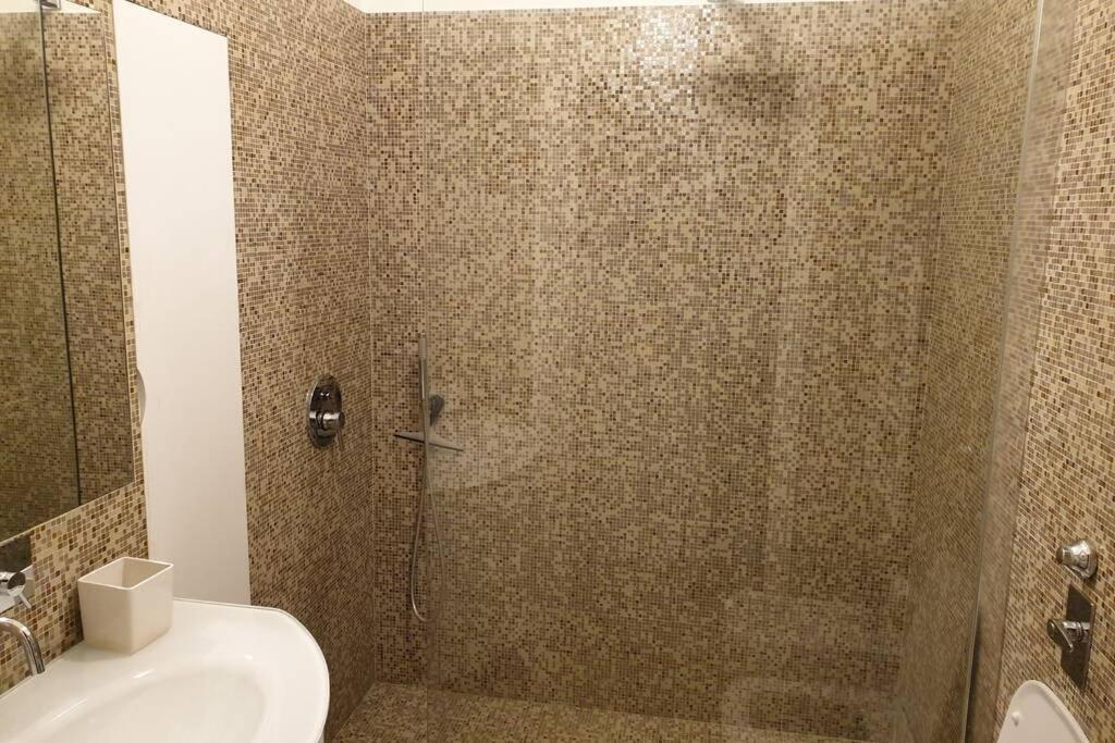 Your Lovely Home, Porta Venezia-1 Queen Bed, 3 Single Beds, 1 Sofa Bed- 밀라노 외부 사진