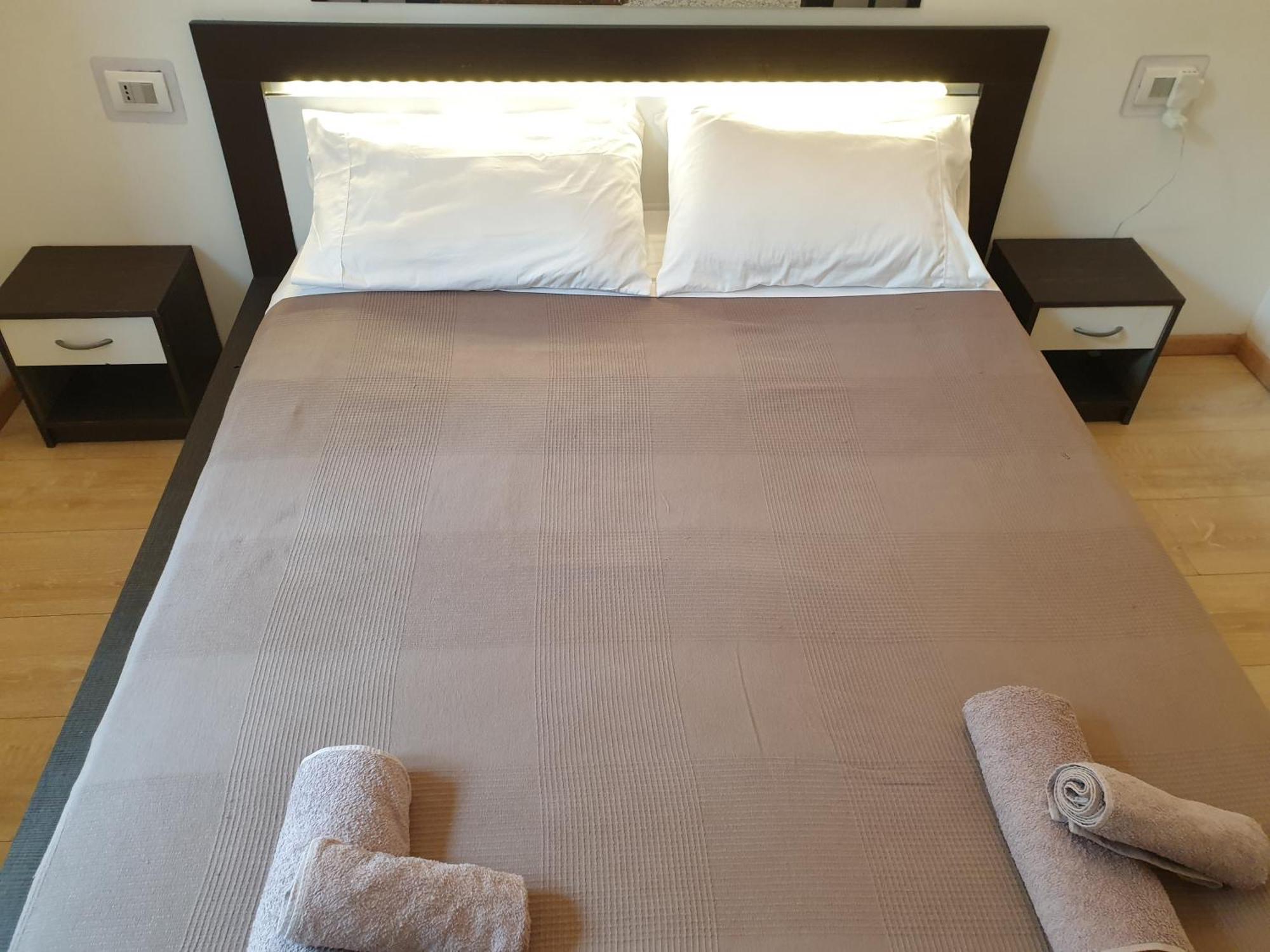 Your Lovely Home, Porta Venezia-1 Queen Bed, 3 Single Beds, 1 Sofa Bed- 밀라노 외부 사진